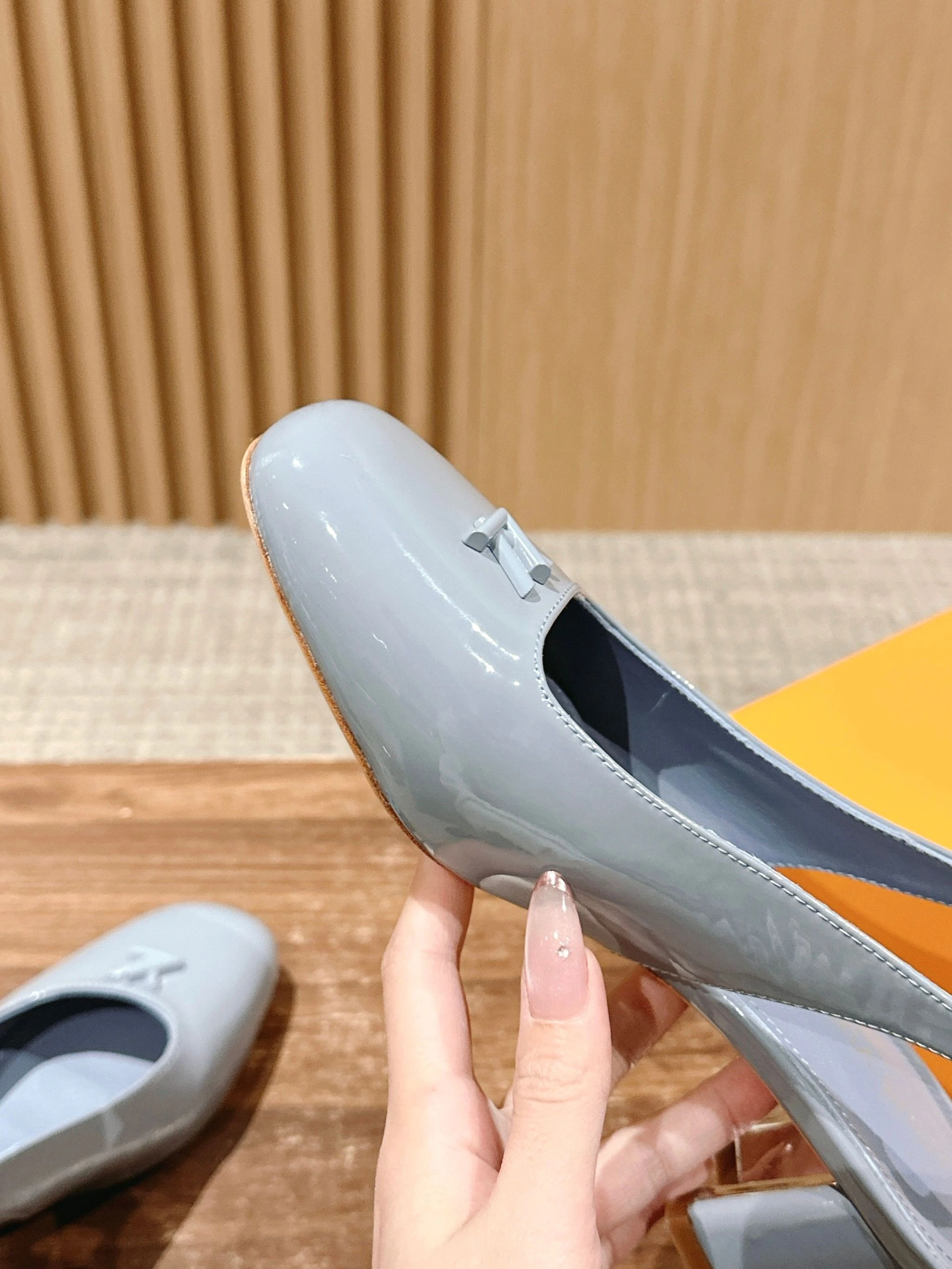 COCO-- 8V 1AGU49 Calfskin sheepskin Heel height：5.5CM item:E-X000D4125